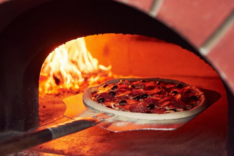 Czy warto postawić na piec do pizzy w ogrodzie?
